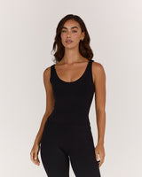 AIRE V NECK TOP - BLACK