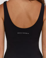AIRE V NECK TOP - BLACK