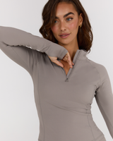 AIRE QUARTER ZIP TOP - DOVE