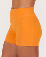 MOTION 360 MID RISE POCKET SHORTS 5" - AR SUNBURST