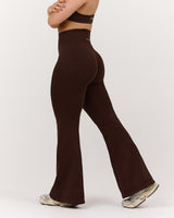 SEAMLESS INVISIBLE SCRUNCH FLARES - CHESTNUT