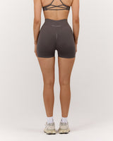 SEAMLESS INVISIBLE SCRUNCH MINI SHORTS - FALCON