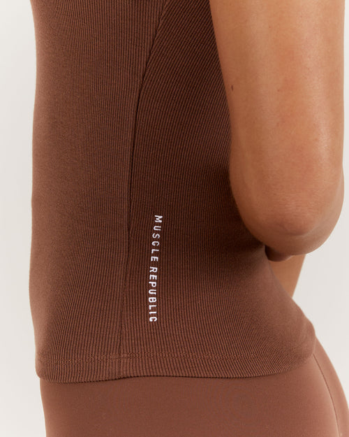 AGILITY RIBBED TANK TOP - TOFFEE