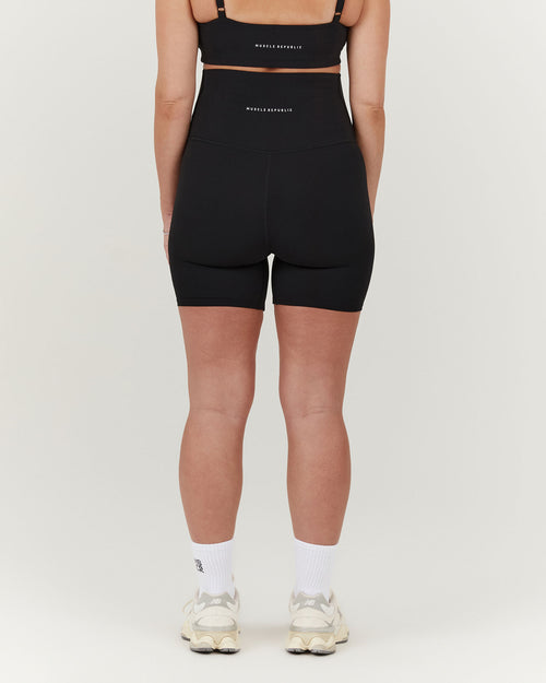 AIRE MATERNITY SHORTS 6" - BLACK