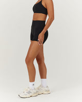 AIRE SHORTS 4" - BLACK