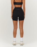 AIRE SHORTS 6" - BLACK