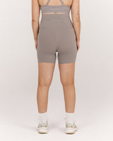 AIRE MATERNITY SHORTS 6" - DOVE