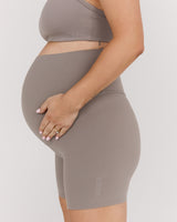 AIRE MATERNITY SHORTS 6" - DOVE