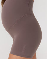 AIRE MATERNITY SHORTS 6" - PEPPERCORN