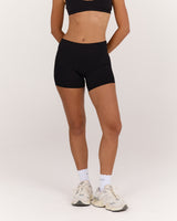 AIRE MID RISE SHORTS 6" - BLACK