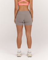 AIRE MID RISE SHORTS 6" - DOVE