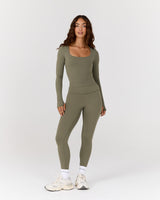 AIRE SCOOP LONG SLEEVE TOP - OLIVE SMOKE