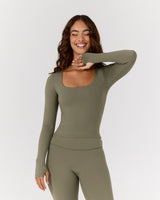 AIRE SCOOP LONG SLEEVE TOP - OLIVE SMOKE