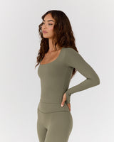AIRE SCOOP LONG SLEEVE TOP - OLIVE SMOKE