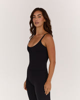 AIRE SCOOP TOP - BLACK