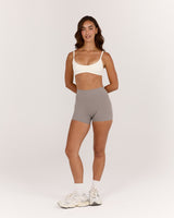 AIRE SHORTS 4" - DOVE