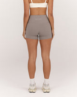 AIRE SHORTS 4" - DOVE