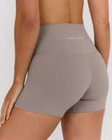 AIRE SHORTS 4" - DOVE