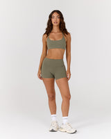 AIRE SHORTS 4" - OLIVE SMOKE