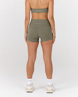 AIRE SHORTS 4" - OLIVE SMOKE