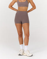 AIRE SHORTS 4" - PEPPERCORN