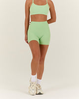 AIRE SHORTS 6" - MATCHA