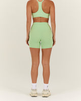AIRE SHORTS 6" - MATCHA
