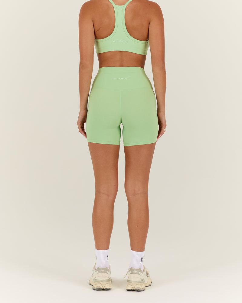AIRE SHORTS 6" - MATCHA