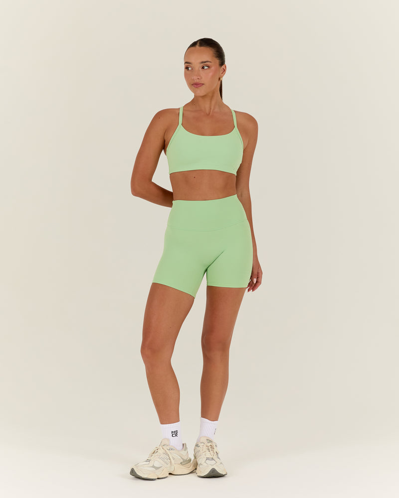 AIRE SHORTS 6" - MATCHA