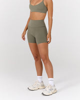 AIRE SHORTS 6" - OLIVE SMOKE