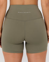 AIRE SHORTS 6" - OLIVE SMOKE