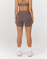 AIRE SHORTS 6" - PEPPERCORN