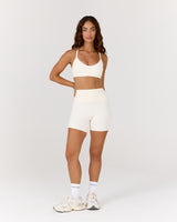 AIRE SHORTS 6" - VANILLA
