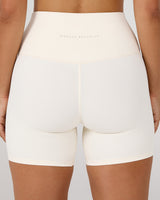 AIRE SHORTS 6" - VANILLA