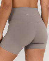 AIRE SHORTS 6" - DOVE
