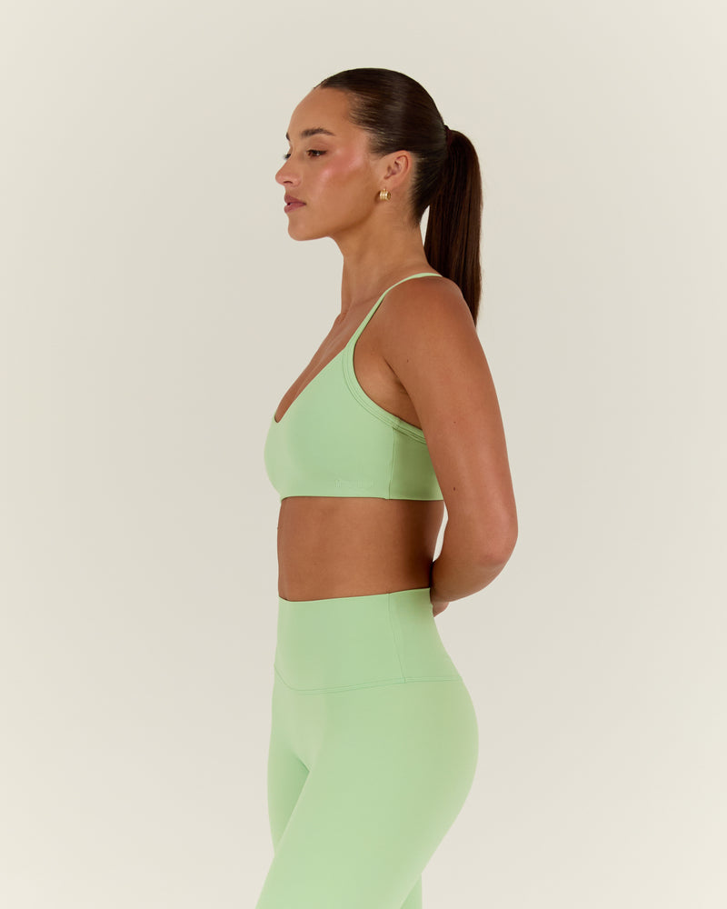 AIRE V NECK CROSS BACK BRA - MATCHA