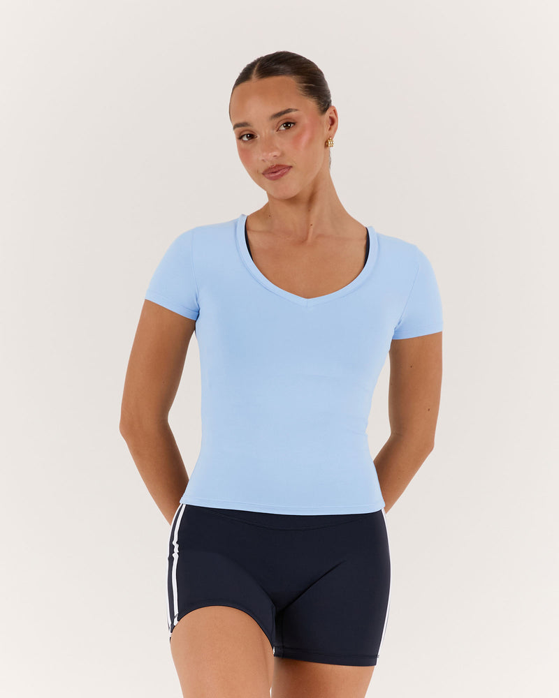 ATHLEISURE V TOP - AURA