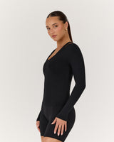 ATHLEISURE V LONG SLEEVE TOP - BLACK