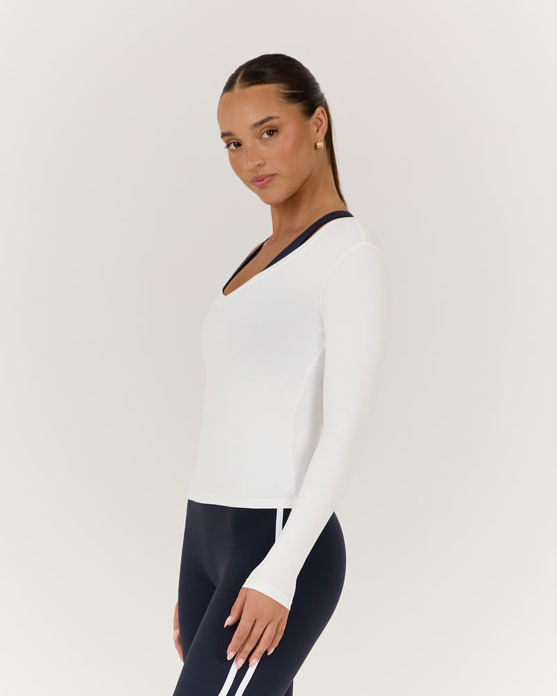 ATHLEISURE V LONG SLEEVE TOP - OFF WHITE