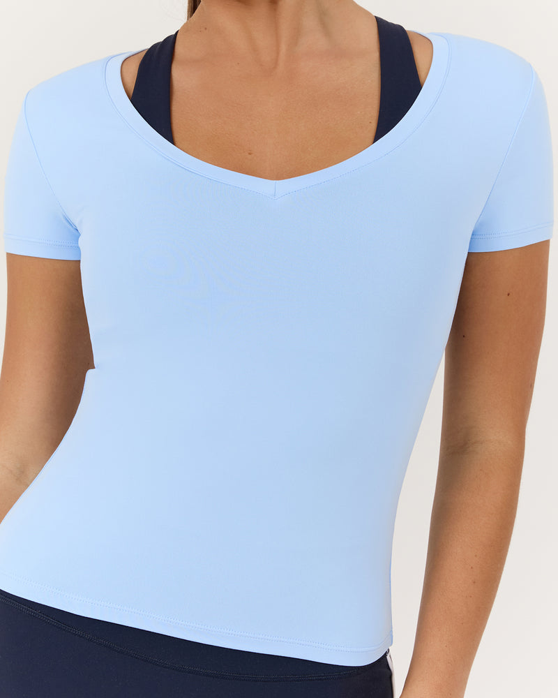 ATHLEISURE V TOP - AURA