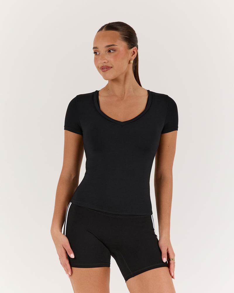 ATHLEISURE V TOP - BLACK