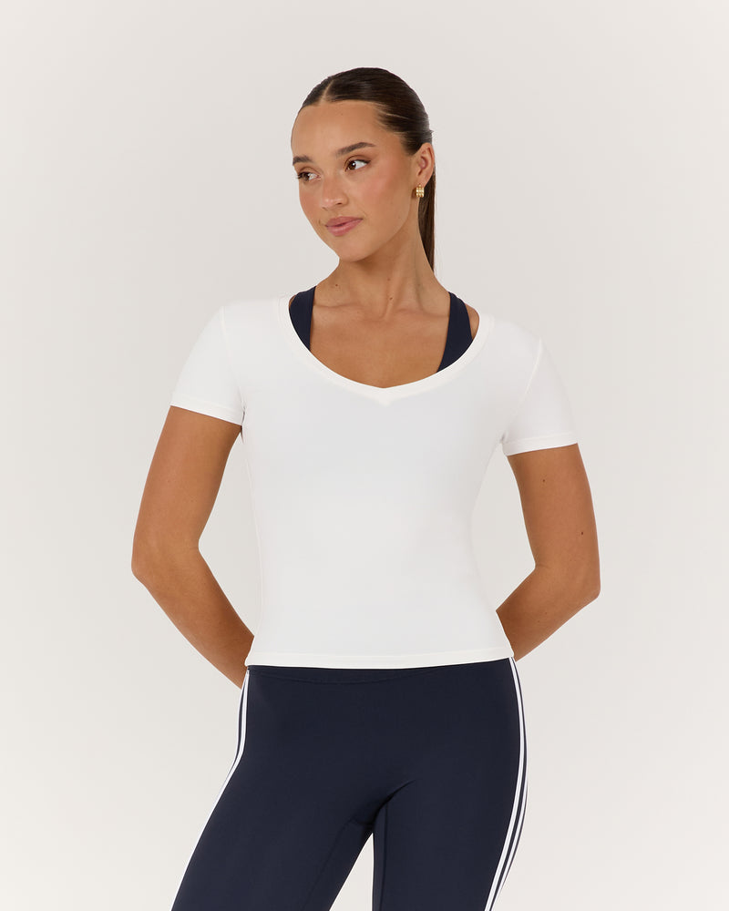 ATHLEISURE V TOP - OFF WHITE