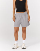 BASKETBALL SHORTS 5" - GUN METAL