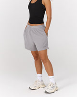 BASKETBALL SHORTS 5" - GUN METAL