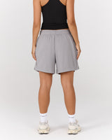 BASKETBALL SHORTS 5" - GUN METAL