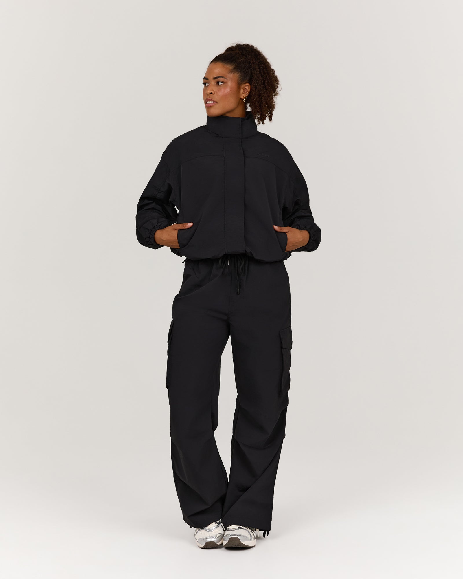 CROPPED WOVEN TRACK JACKET - BLACK – MUSCLE REPUBLIC