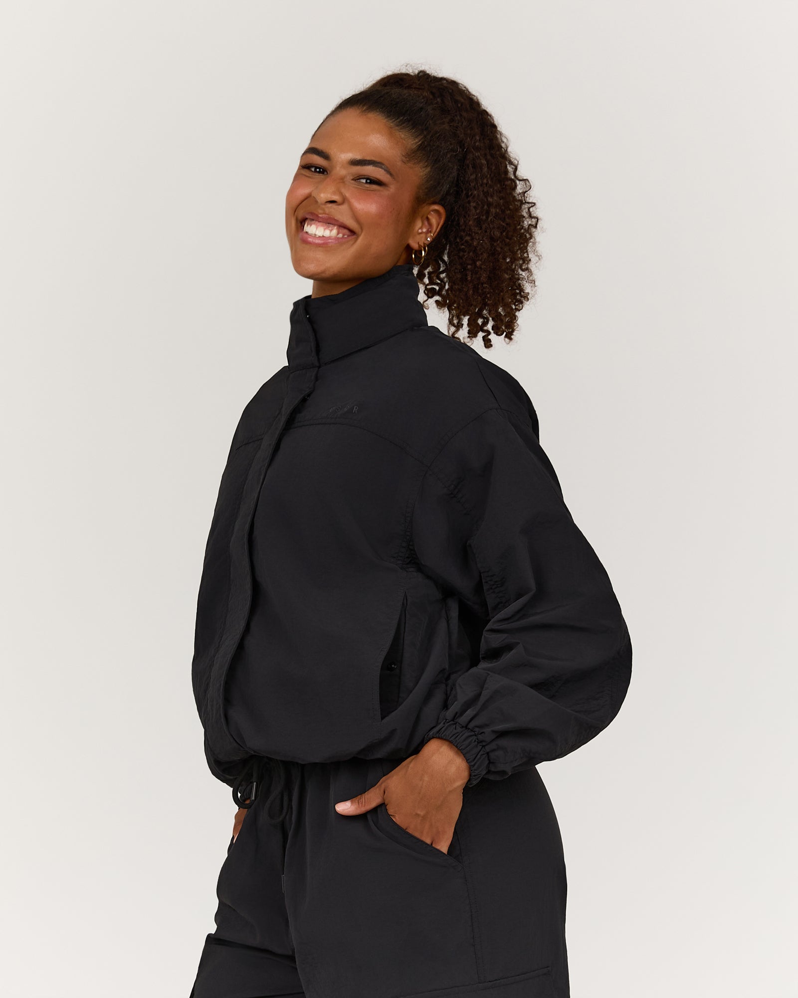 CROPPED WOVEN TRACK JACKET - BLACK – MUSCLE REPUBLIC