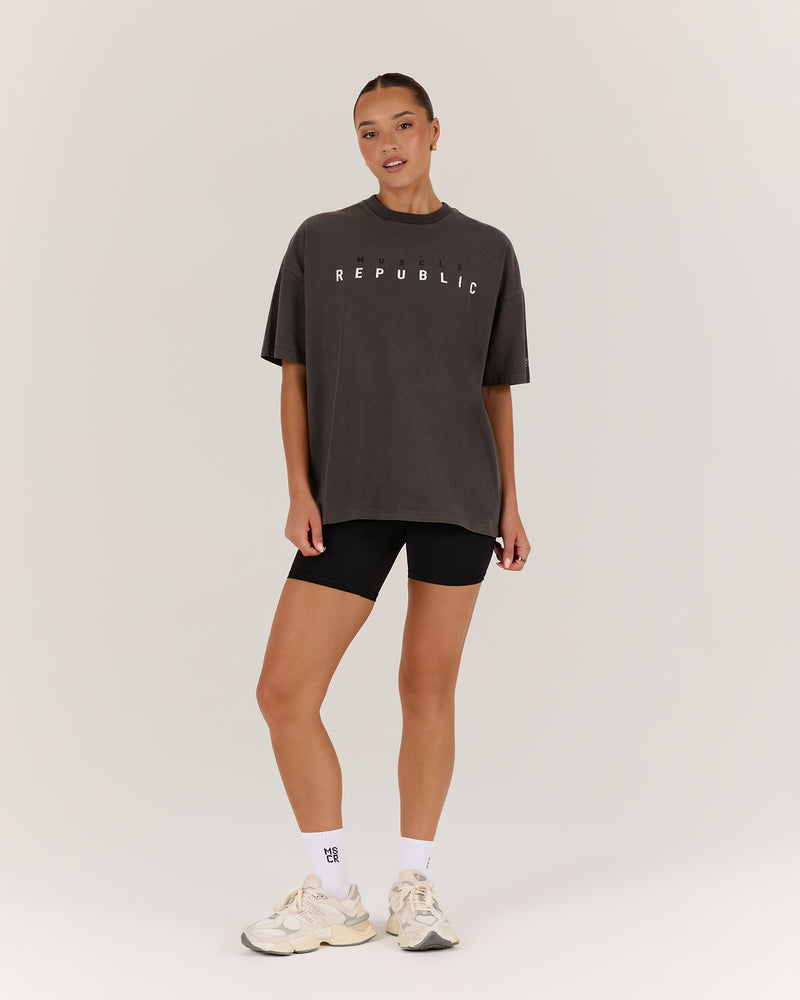 ESSENTIALS TONAL TEE - FADED ONYX