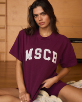 BOXY TEE - BEET MSCR COLLEGIATE