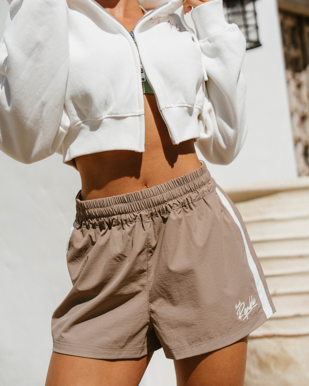 CONTRAST WOVEN SHORTS - LILLY TAUPE WHITE – MUSCLE REPUBLIC